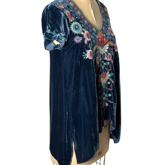 Gorgeous embroidered High-Low velvet top by Johnny Was Size S - Picture 5 of 6